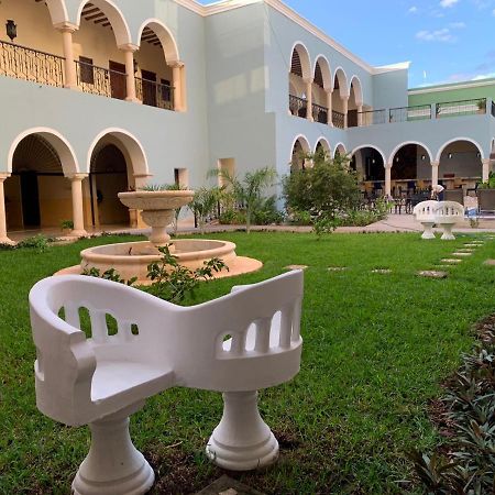 Real Hispano Valladolid  Exterior foto The courtyard of the hotel