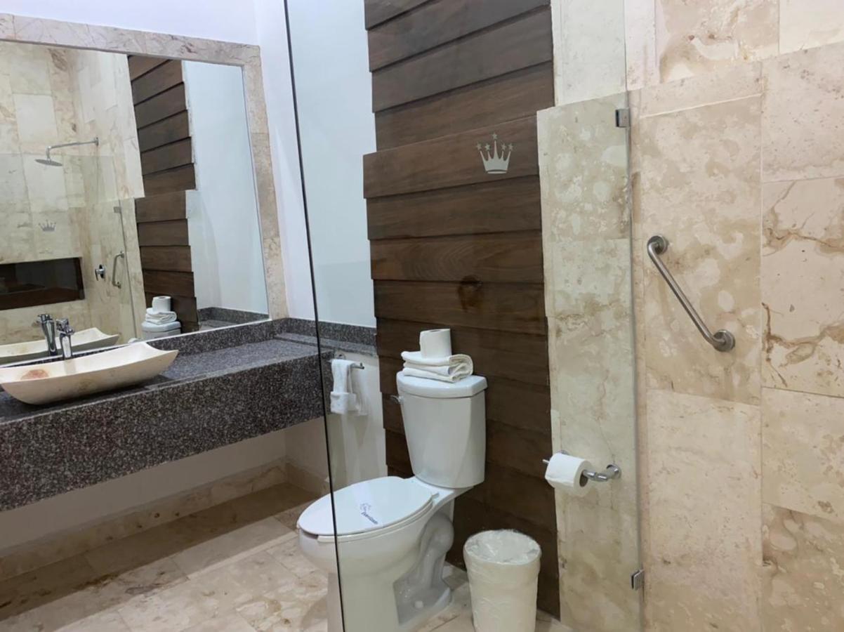Real Hispano Valladolid  Exterior foto Bathroom in a hotel