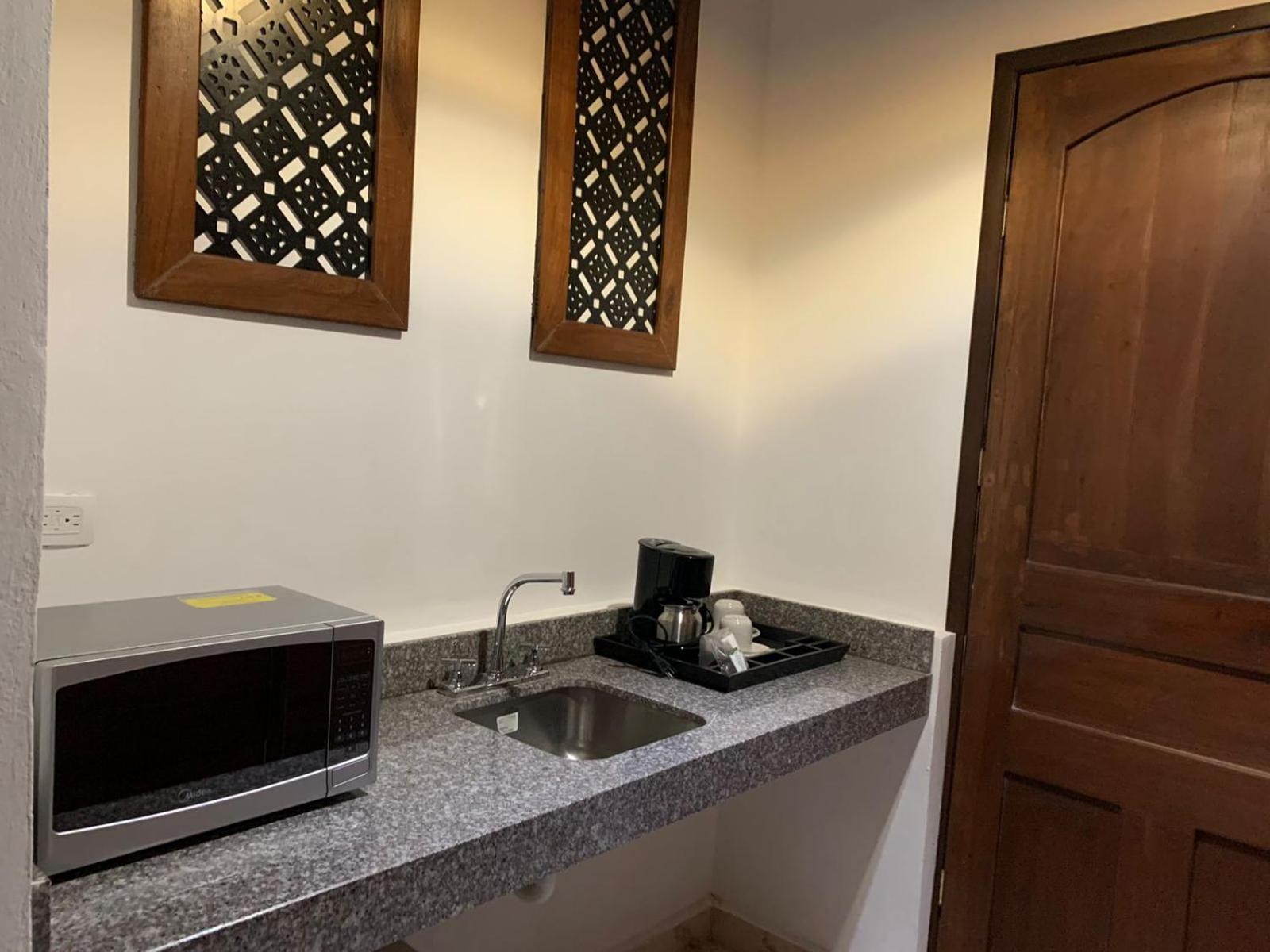 Real Hispano Valladolid  Exterior foto A kitchenette in a hotel room